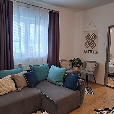 Appartement Cozy Town Center Retreat à Komárno Extérieur photo