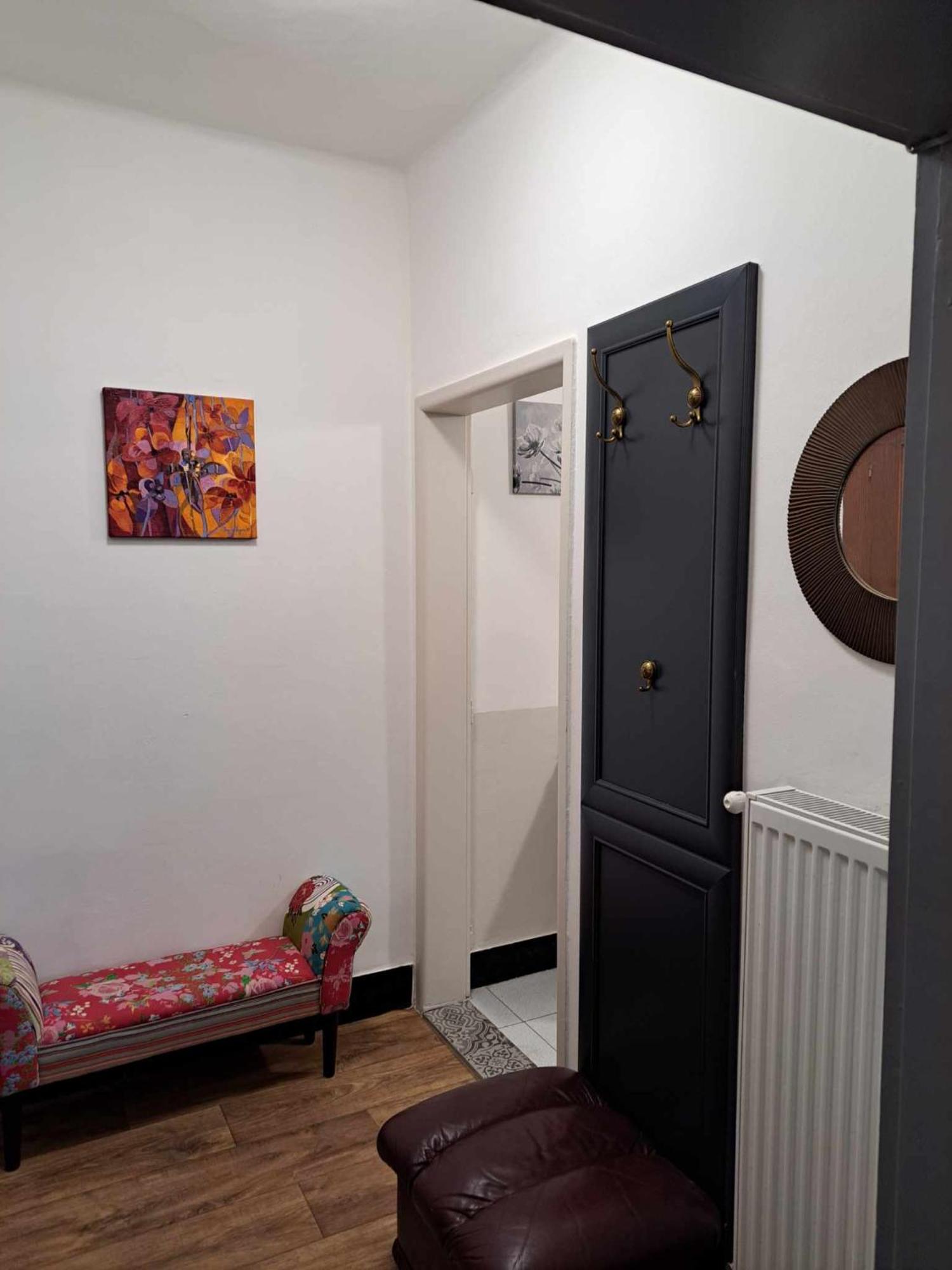 Appartement Cozy Town Center Retreat à Komárno Extérieur photo